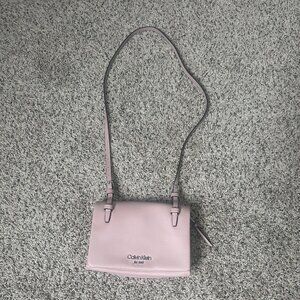 Bolso Calvin Klein Color: Ballet Color: Ballet Color: Ballet